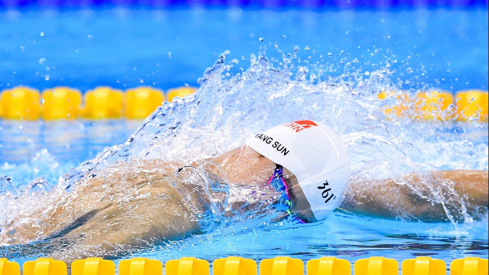 瑞士男队自由泳表现稳健,瑞士游泳